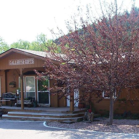 River Falls Lodging -Black Hills, South Dakota Hot Springs Chambre photo