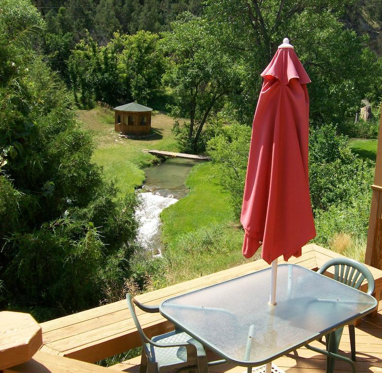 River Falls Lodging -Black Hills, South Dakota Hot Springs Chambre photo